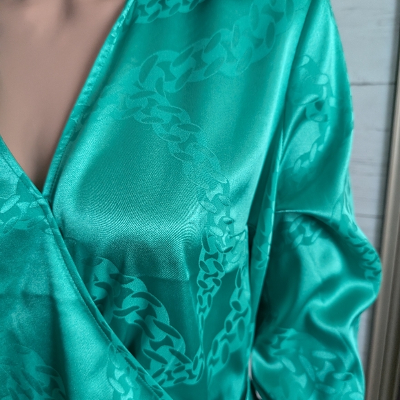 Rachel Roy sz Medium green satin wrap tie shirt - Picture 2 of 6